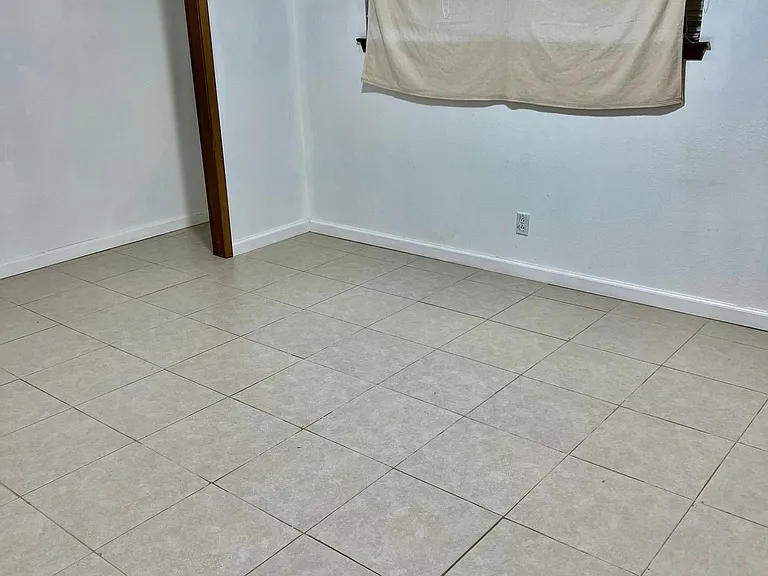 2210 Berry Ave — Photo 9