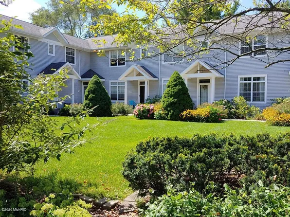 110 Washington St #C, Douglas, MI 49406