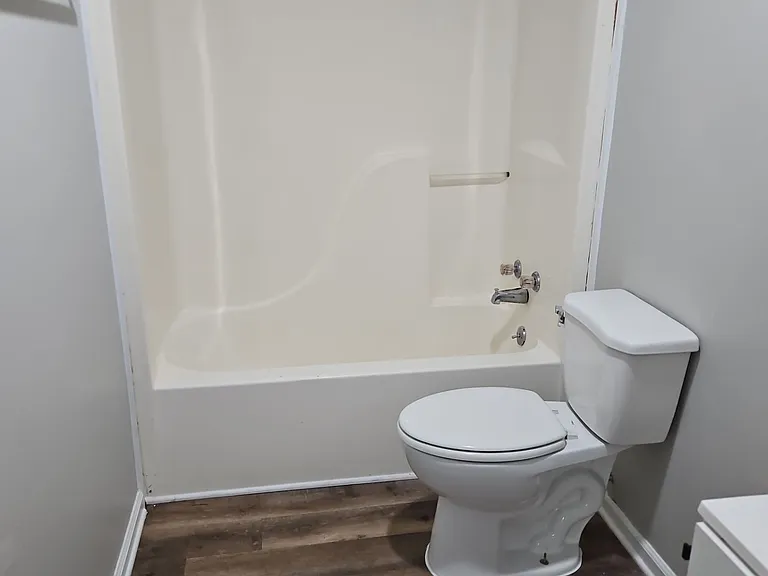 812 Cobb Cir — Photo 2