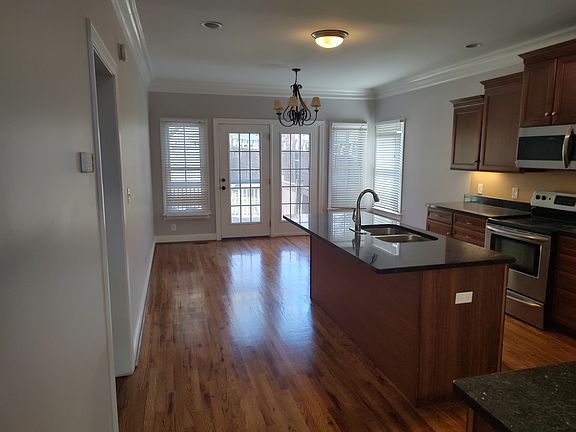 4th image of 110 Asbury Ave
