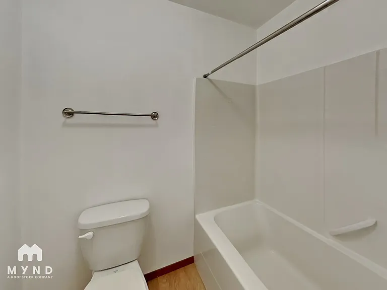1412 E 64th St — Photo 27