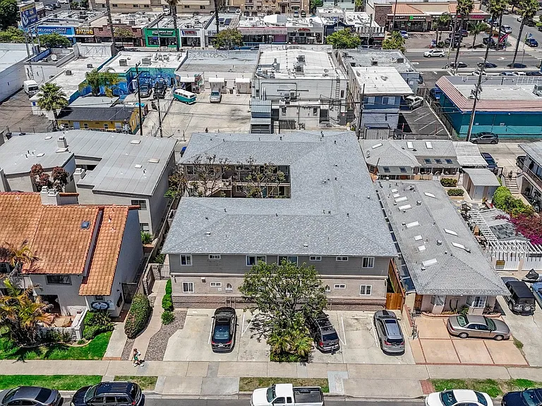 1050 Hornblend St — Photo 28