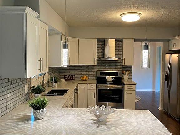5th image of 20466 Westwood Dr