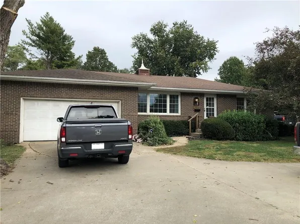 3025 Pickett Rd, Saint Joseph, MO 64503