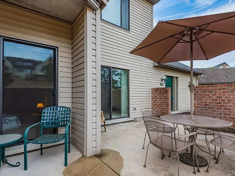 1016 Cherrington Dr — Photo 3