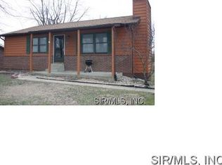16 Northwood Ave, Maryville, IL