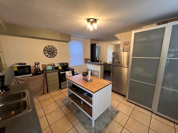 3rd image of 2763 Minot Ave #1