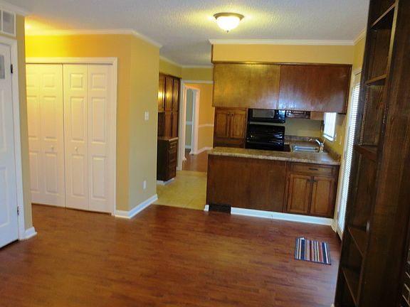 2nd image of 404 Rice St