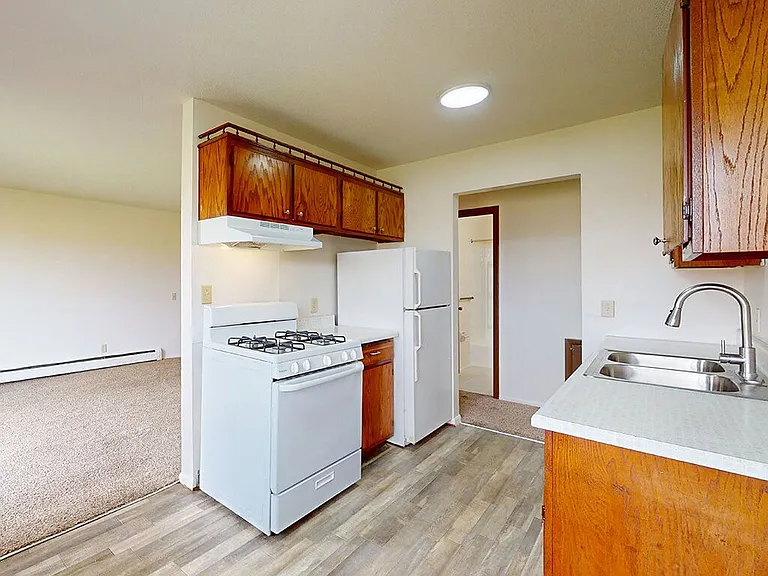 Sterling Square Apartments — Photo 8