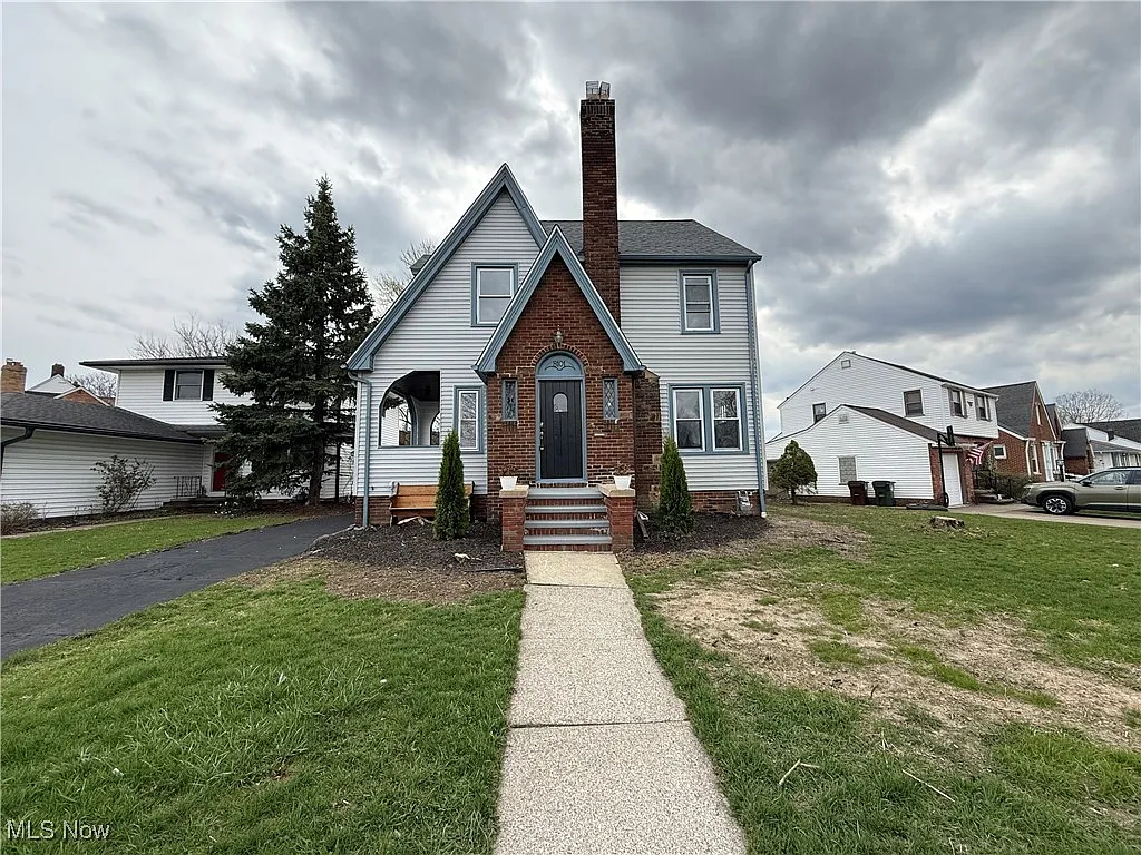 8101 Oxford Dr photo 1