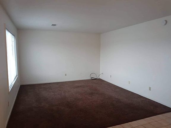 2nd image of 722 W Broomfield St #10712093