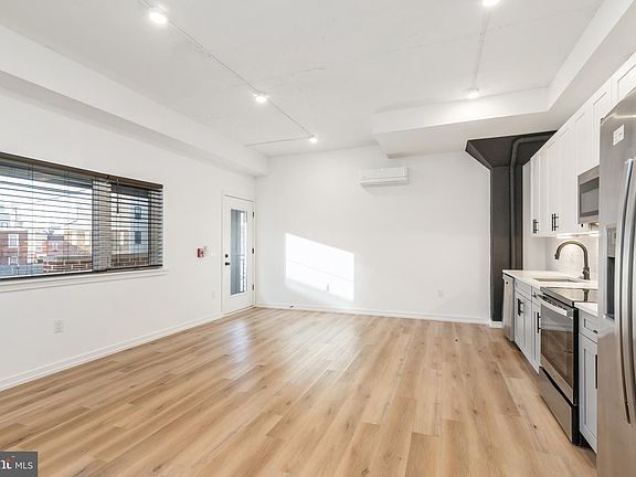 4th image of 1327 N Marston St #104