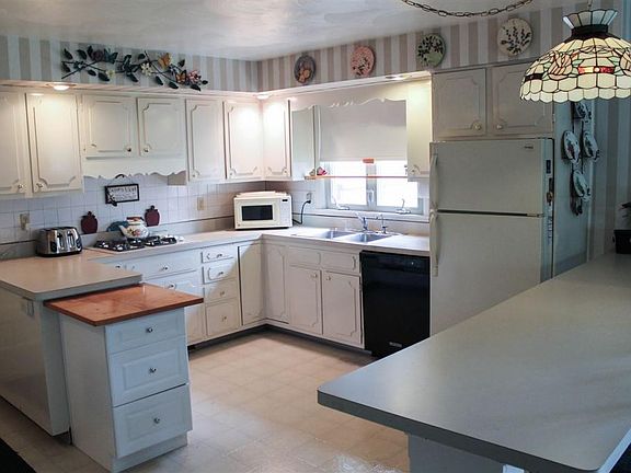 3rd image of 17471 Brandel Ave