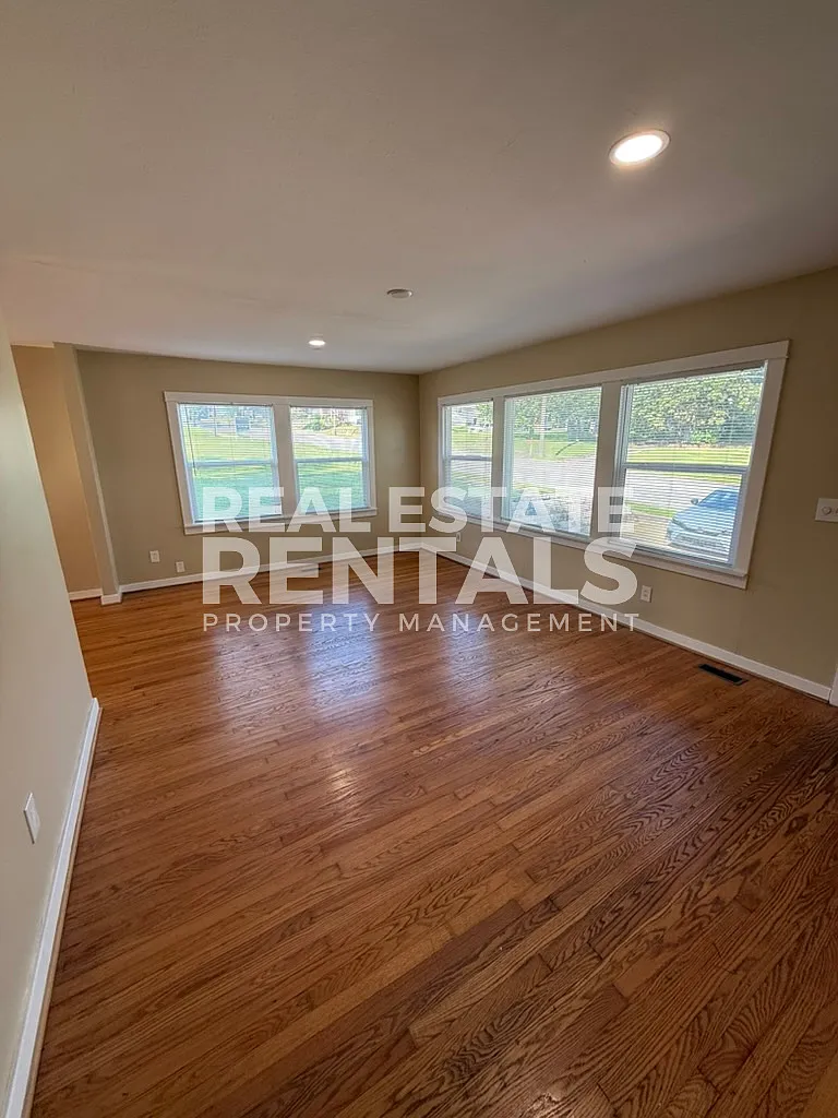 #11: 709 S 4th St - 1 — Photo 2