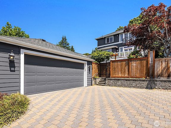 3rd image of 1109 33rd Avenue E