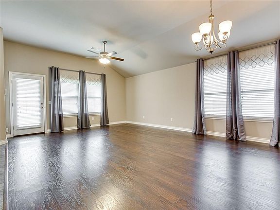 5th image of 2928 Trailwood Dr