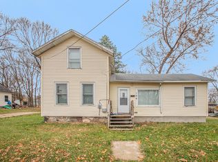 108 W 4th St, Buchanan, MI 49107