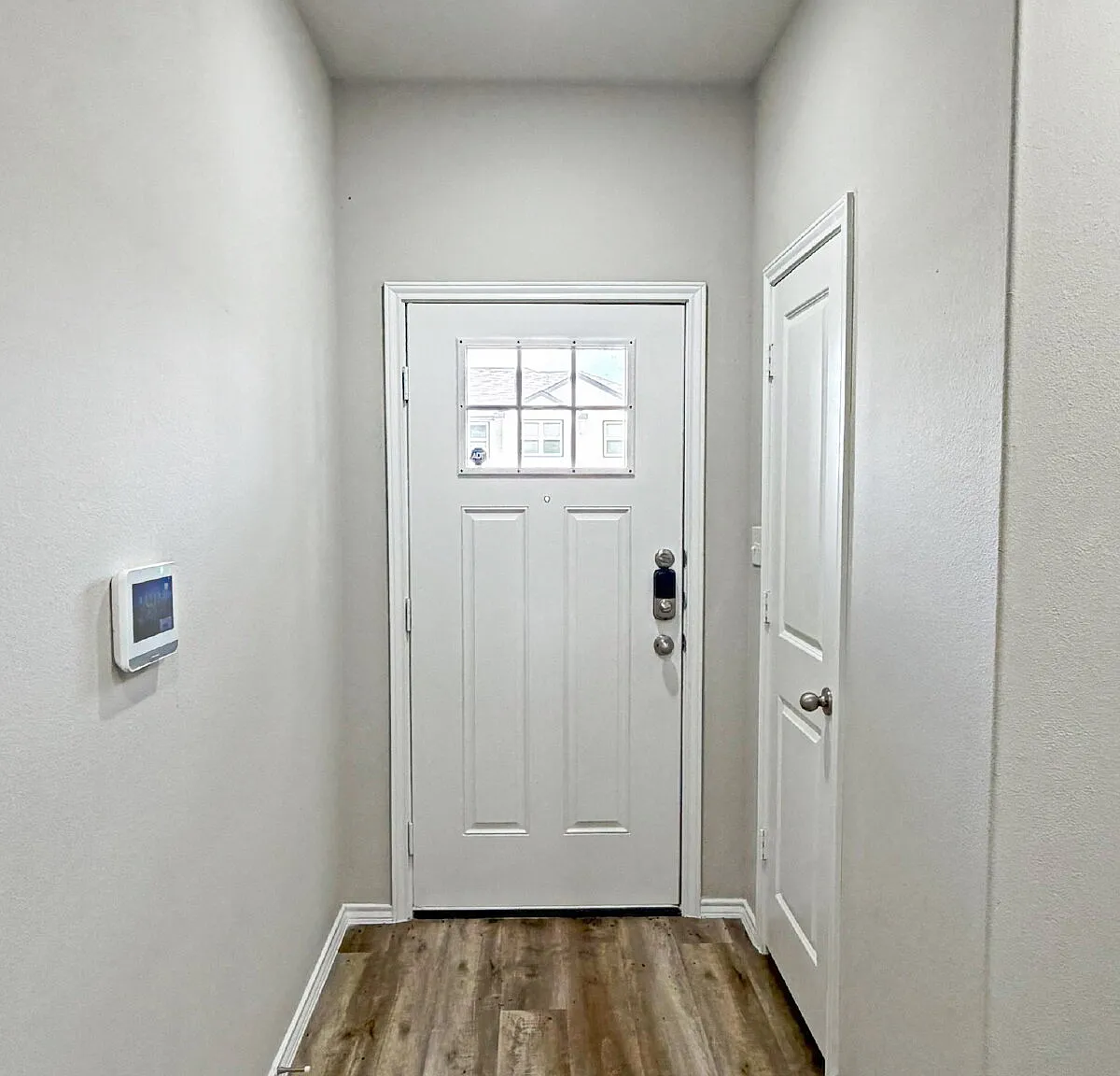 3 bed, 2.5 bath, 1251 sqft, $1,450 — Photo 3