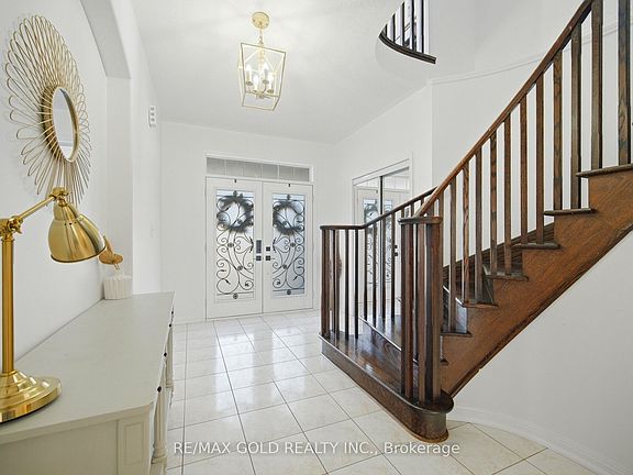 2nd image of 20 Peppermint Close