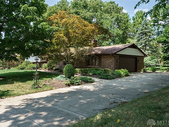 3rd image of 755 Stanbridge Dr