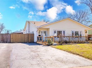 28 Golden Orchard Dr, Hamilton, ON