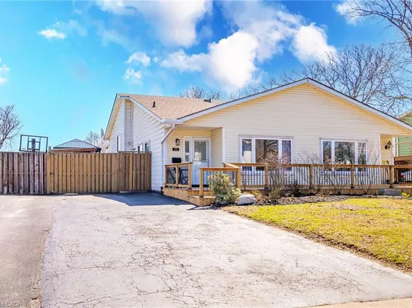 28 Golden Orchard Dr, Hamilton, ON L9C 6J5