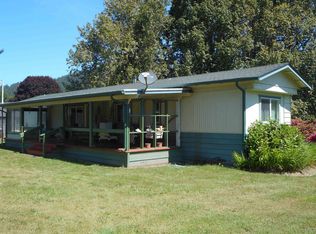 30 Maple Rd, Klamath, CA 95548