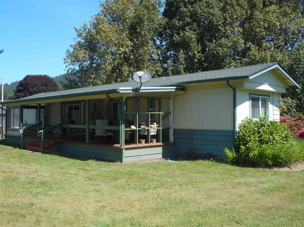 30 Maple Rd, Klamath, CA 95548