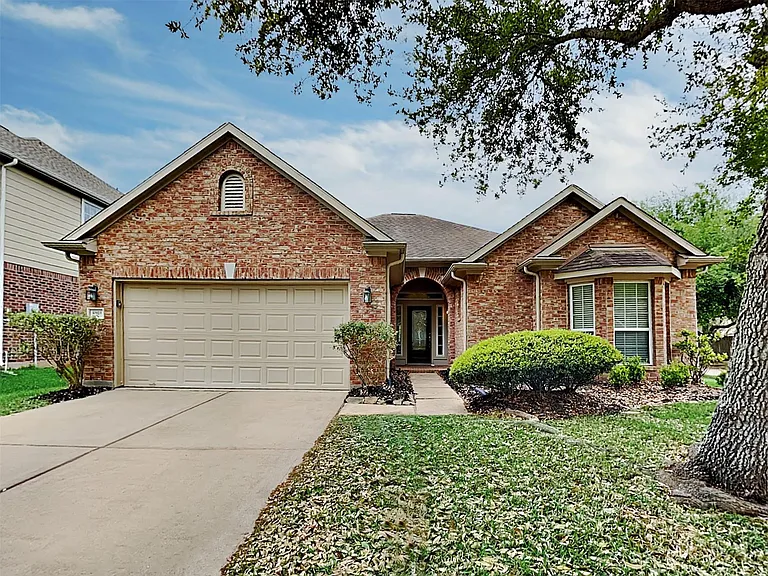 10923 Tattershall Ln — Photo 1