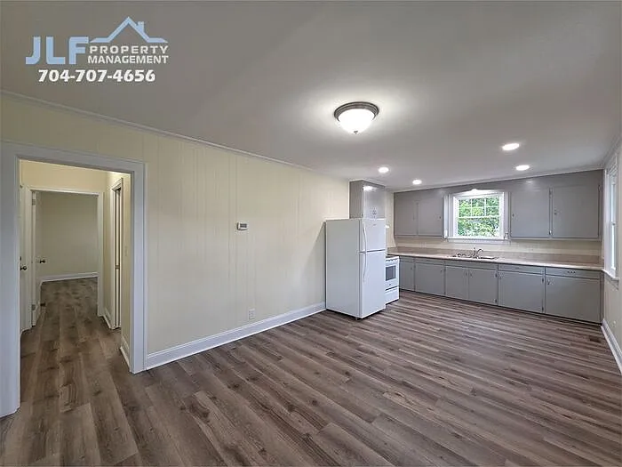 6400 Bringle Ferry Rd — Photo 3