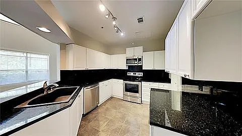 518 Sandringham Dr — Photo 31
