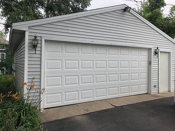 4th image of 6425 Bloomington Ave