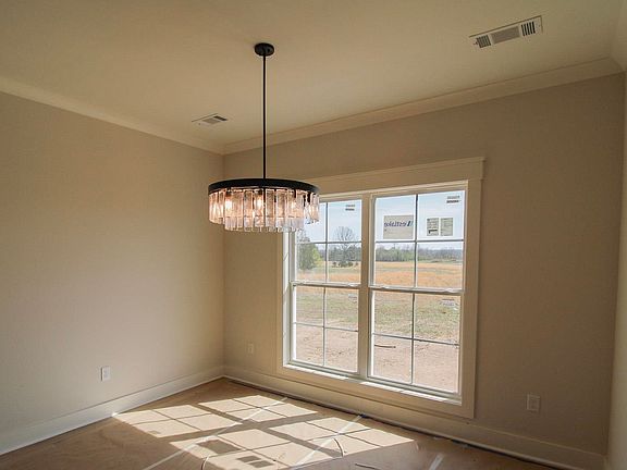 3rd image of 1010 Ridgeview Cv