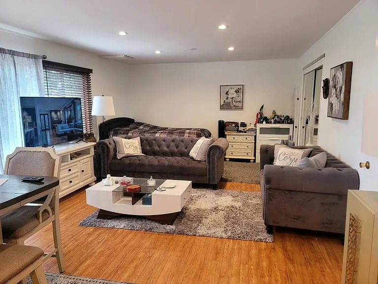 122 S Nardo Ave — Photo 1