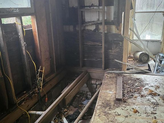 5th image of 423 Paw Paw Ave