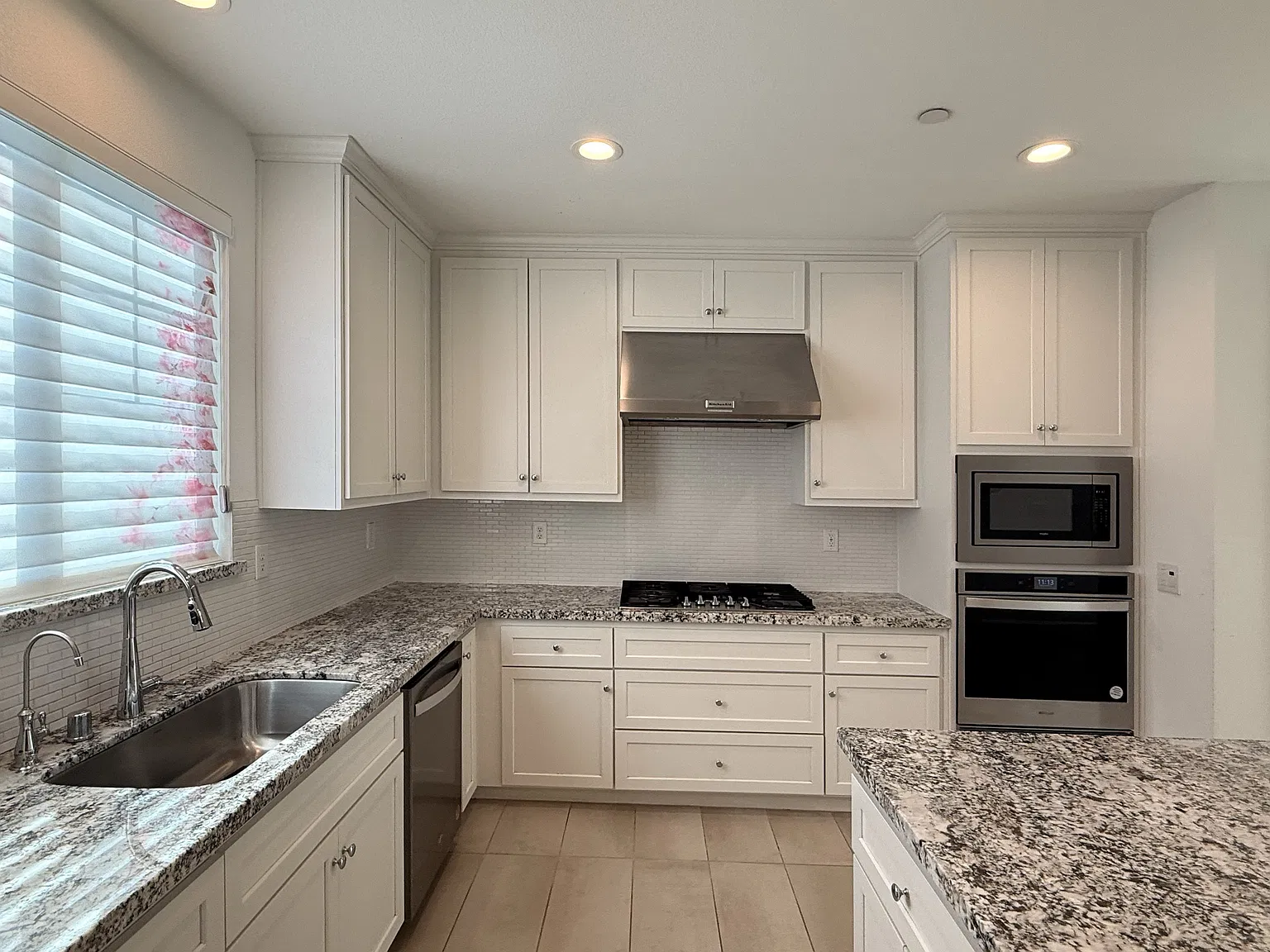 4 bed, 1938 sqft, $3,195 — Photo 4