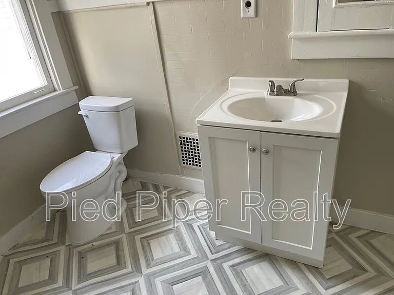 1254 S Chicago Ave — Photo 20