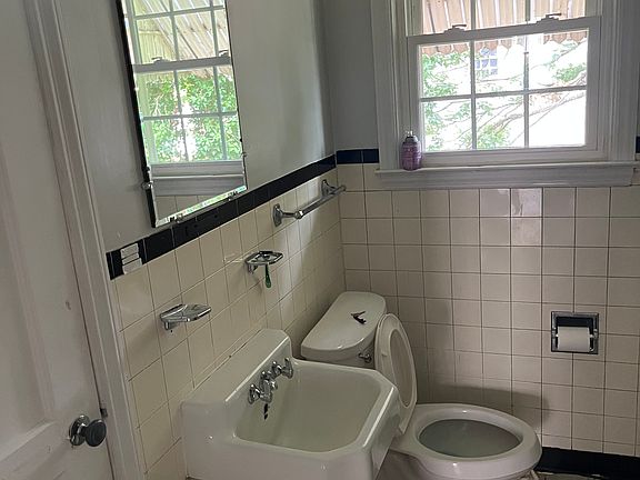 4th image of 1337 Shepherd St