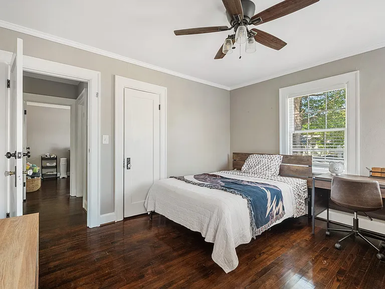 1261 Owsley Ave — Photo 12