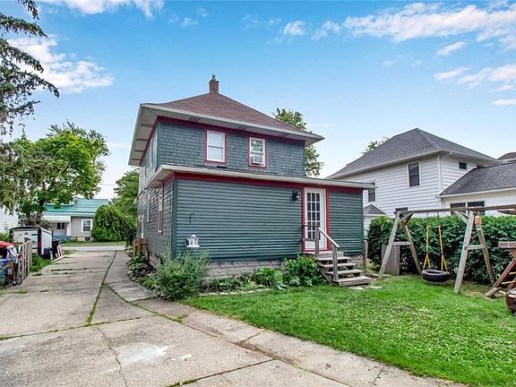 5th image of 17 Woodlawn Ave