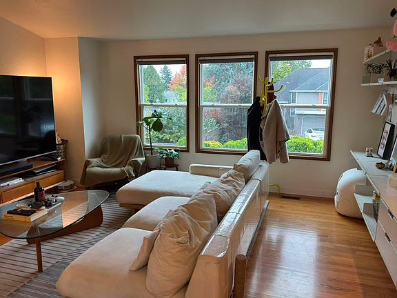4th image of 11536 Meridian Ave N Unit B