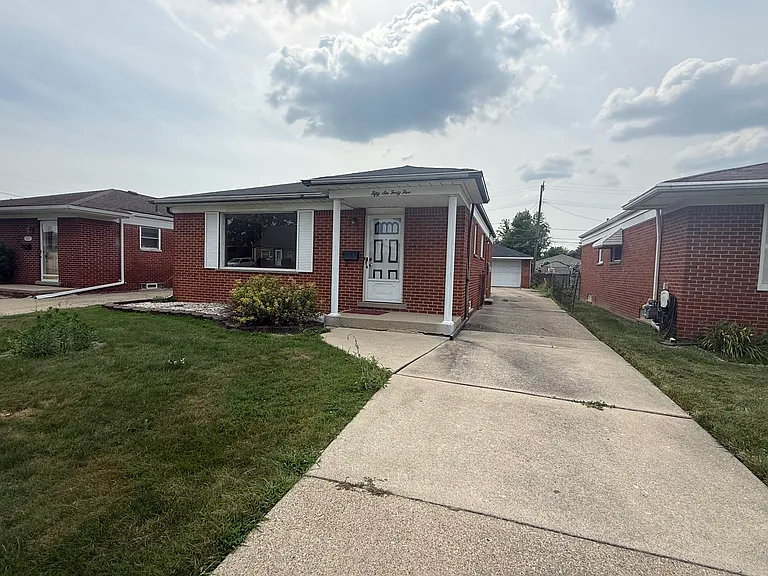 5645 Centralia St — Photo 2