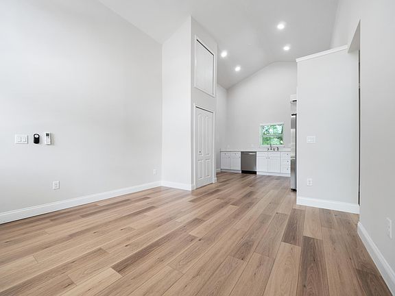 2nd image of 1507 Catherine St #B