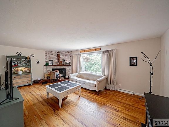 4th image of 240 Lincoln Dr