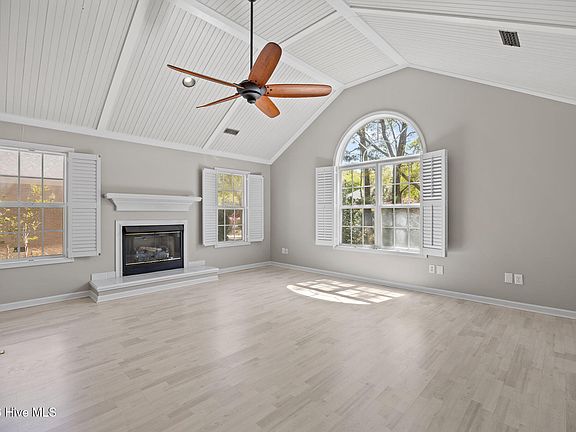 5th image of 705 Valley Brook Road