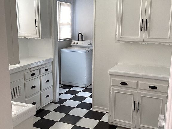 5th image of 8322 Blackburn Ave #8322