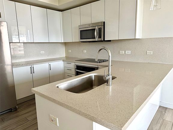 4th image of 999 SW 1st Ave APT 1204