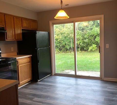 4th image of 535 Narrow Brook Dr