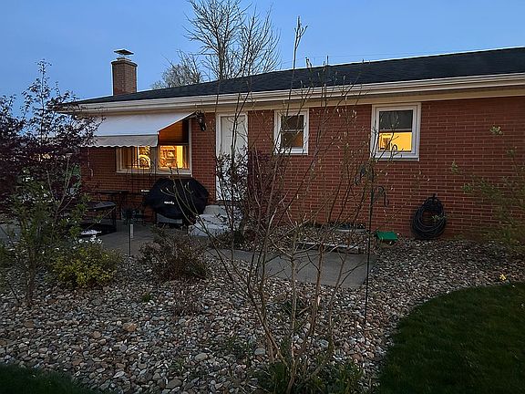 Retractable awning for patio