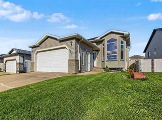 10646 E Royal Oaks Dr, Grande Prairie, AB T8V 8G3